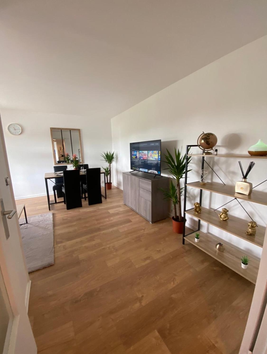 Appartement 59M2 Professionnel Ou Familial Saint Quentin En Yvelines Montigny-le-Bretonneux Eksteriør bilde